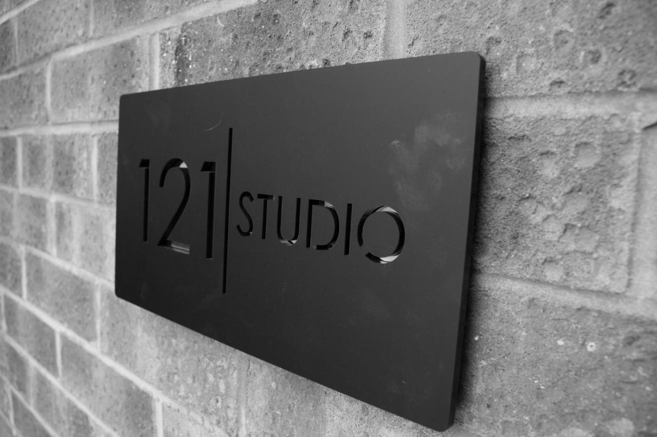 121 Studio - Central Studio Apartment, Terrace & Full Kitchen - Airport & Train Shuttle Бішопс-Стортфорд Екстер'єр фото