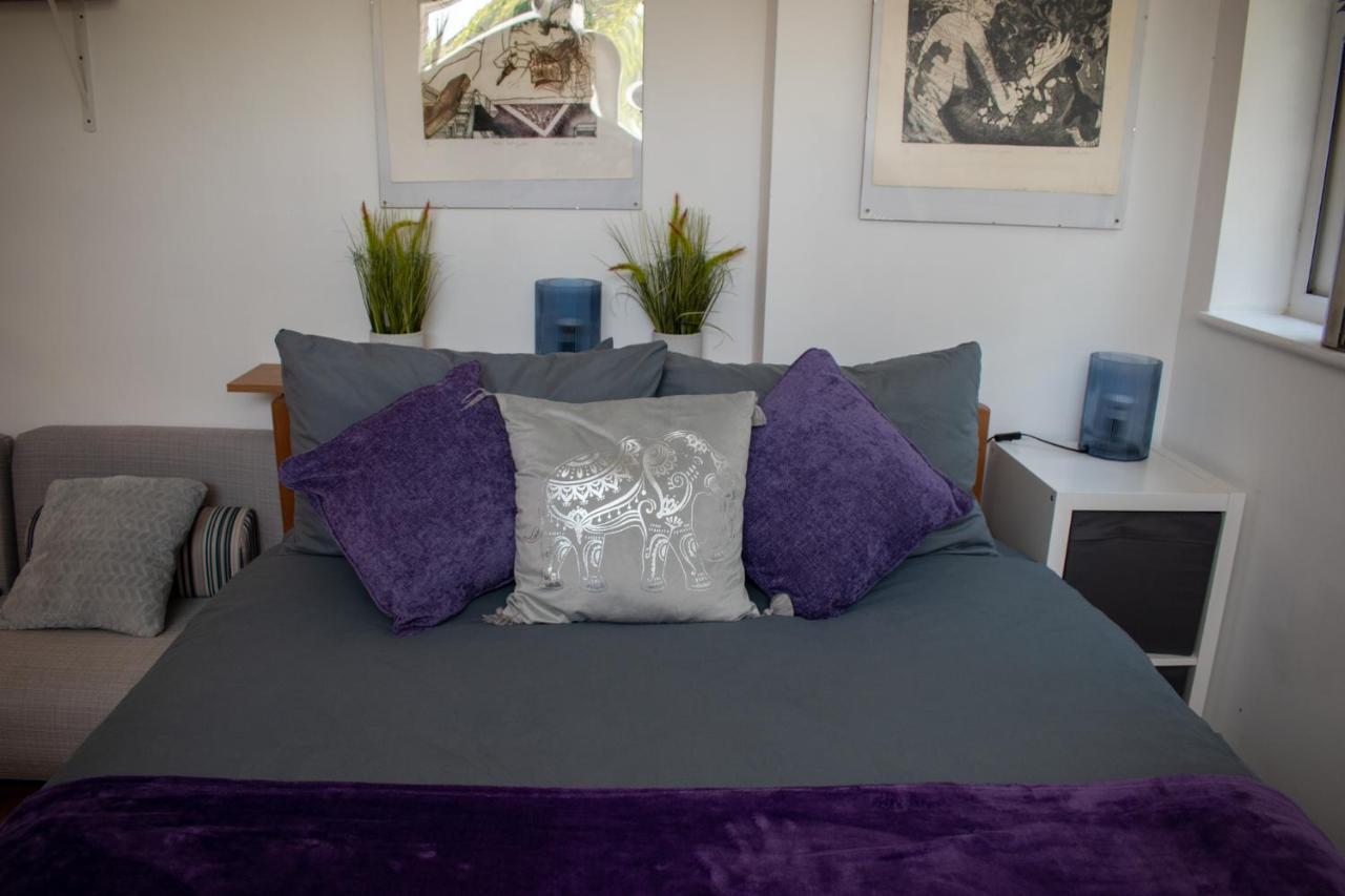 121 Studio - Central Studio Apartment, Terrace & Full Kitchen - Airport & Train Shuttle Бішопс-Стортфорд Екстер'єр фото