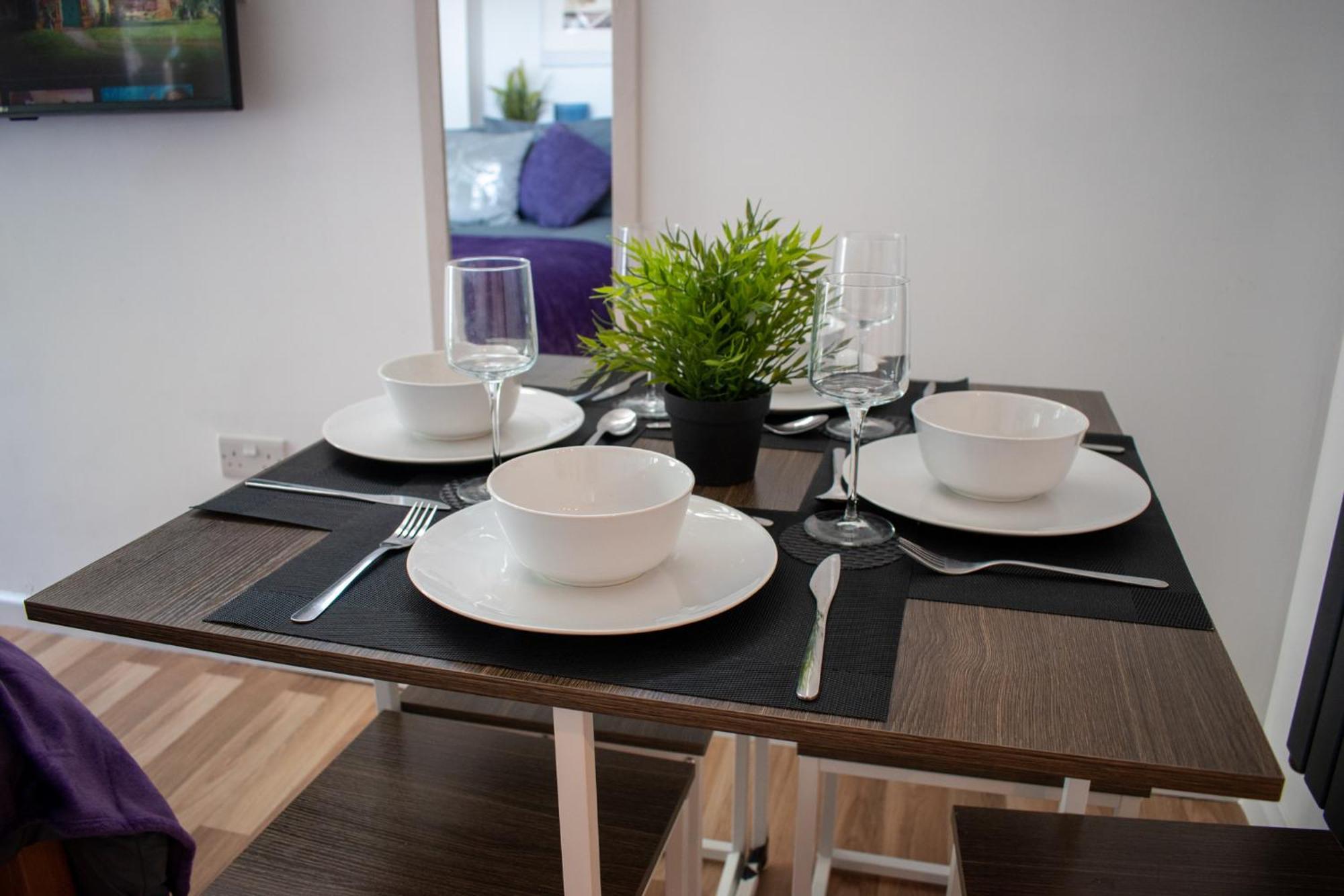 121 Studio - Central Studio Apartment, Terrace & Full Kitchen - Airport & Train Shuttle Бішопс-Стортфорд Номер фото