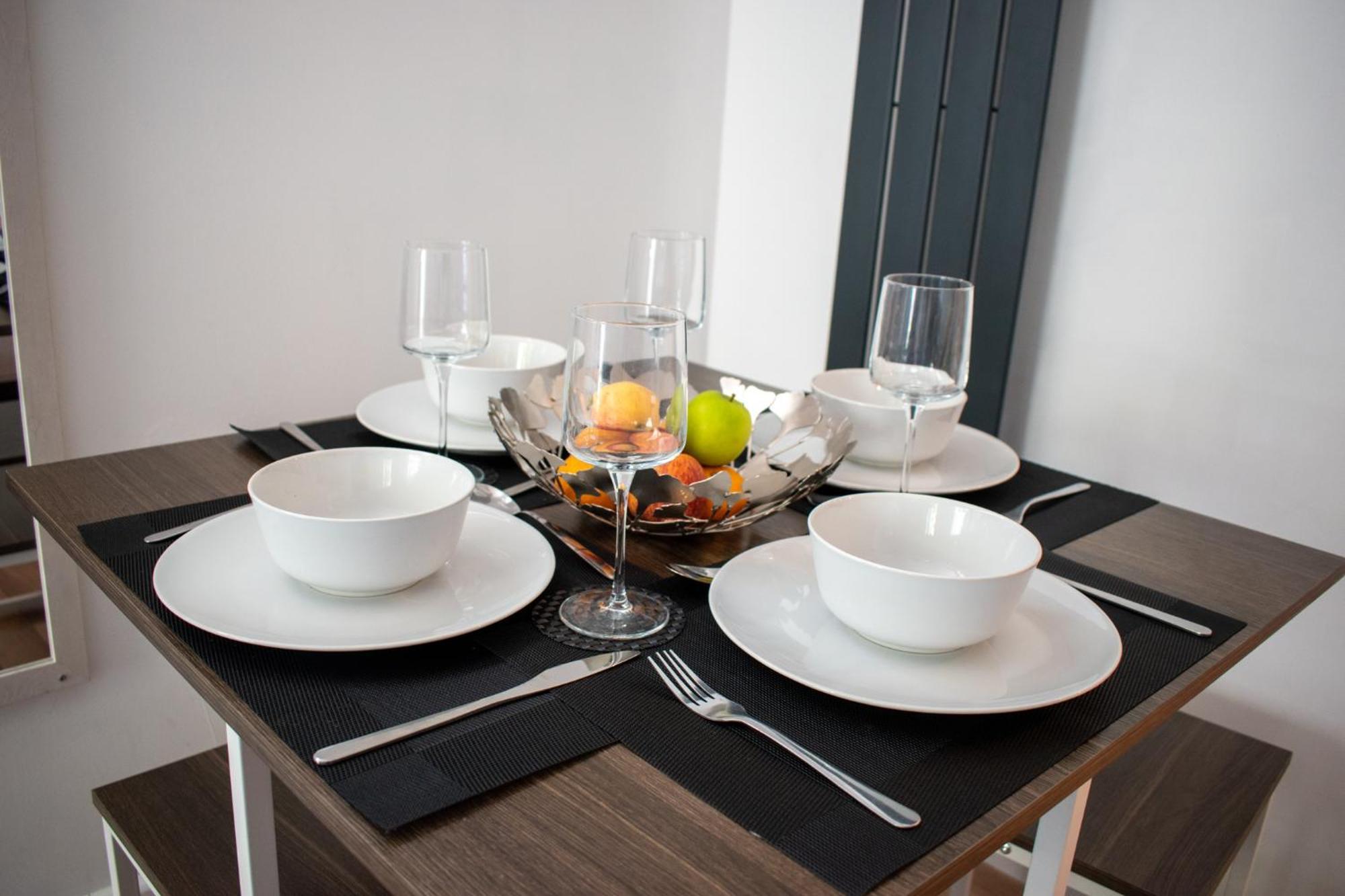 121 Studio - Central Studio Apartment, Terrace & Full Kitchen - Airport & Train Shuttle Бішопс-Стортфорд Номер фото